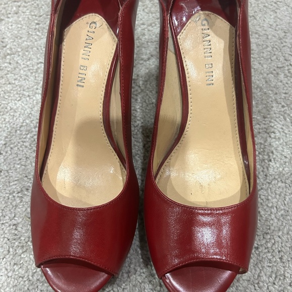 Peep Toe Heel - Red Patent Gianni Bini - Picture 3 of 7